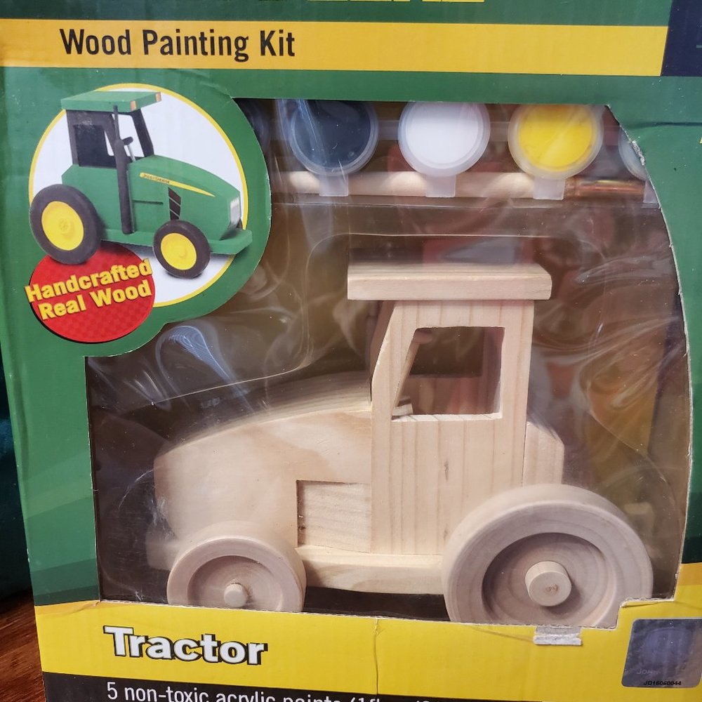 John Deere wood painting kit tractor